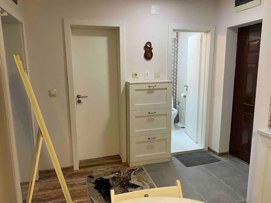 Stylish Magenta Apartment - Terrace & Free Parking Sofia