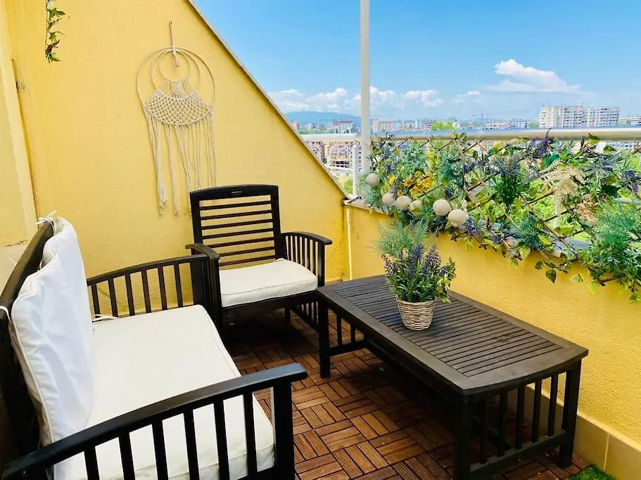 Stylish Magenta Apartment - Terrace & Free Parking Sofia
